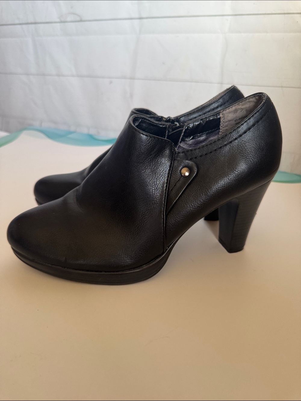 Rialto Size 8.5 Phiona Black Faux Leather Heeled Ankle Shoe Booties